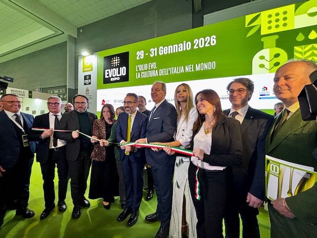 EVOLIO Expo 2026: inaugurata a Bari la seconda edizione della fiera B2B dell’olio extravergine di oliva. Nei primi nove mesi del 2025 l’export di olio EVO ha raggiunto 303 mila tonnellate (+17%)